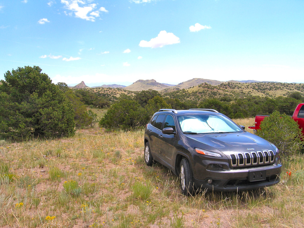 Hunting for Thunder Eggs and Agate at Twin Buttes near Del Norte, CO.